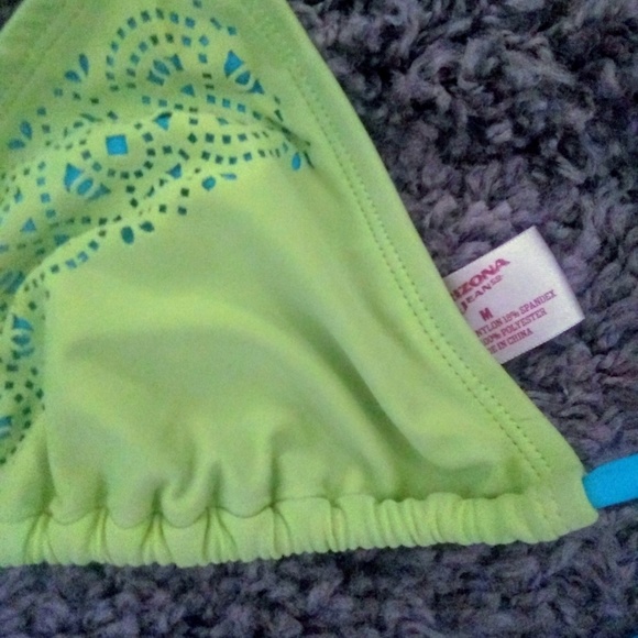 Bathing suit tops size medium - Picture 2 of 4